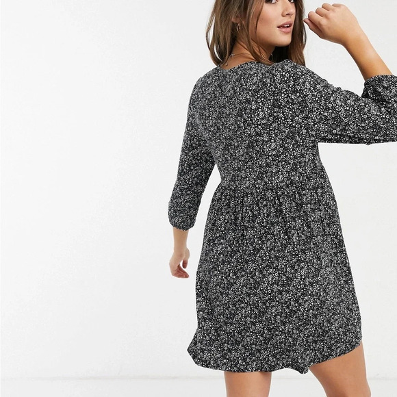 Pull & Bear Smocked Floral Mini Dress In Navy Blue - Picture 3 of 5